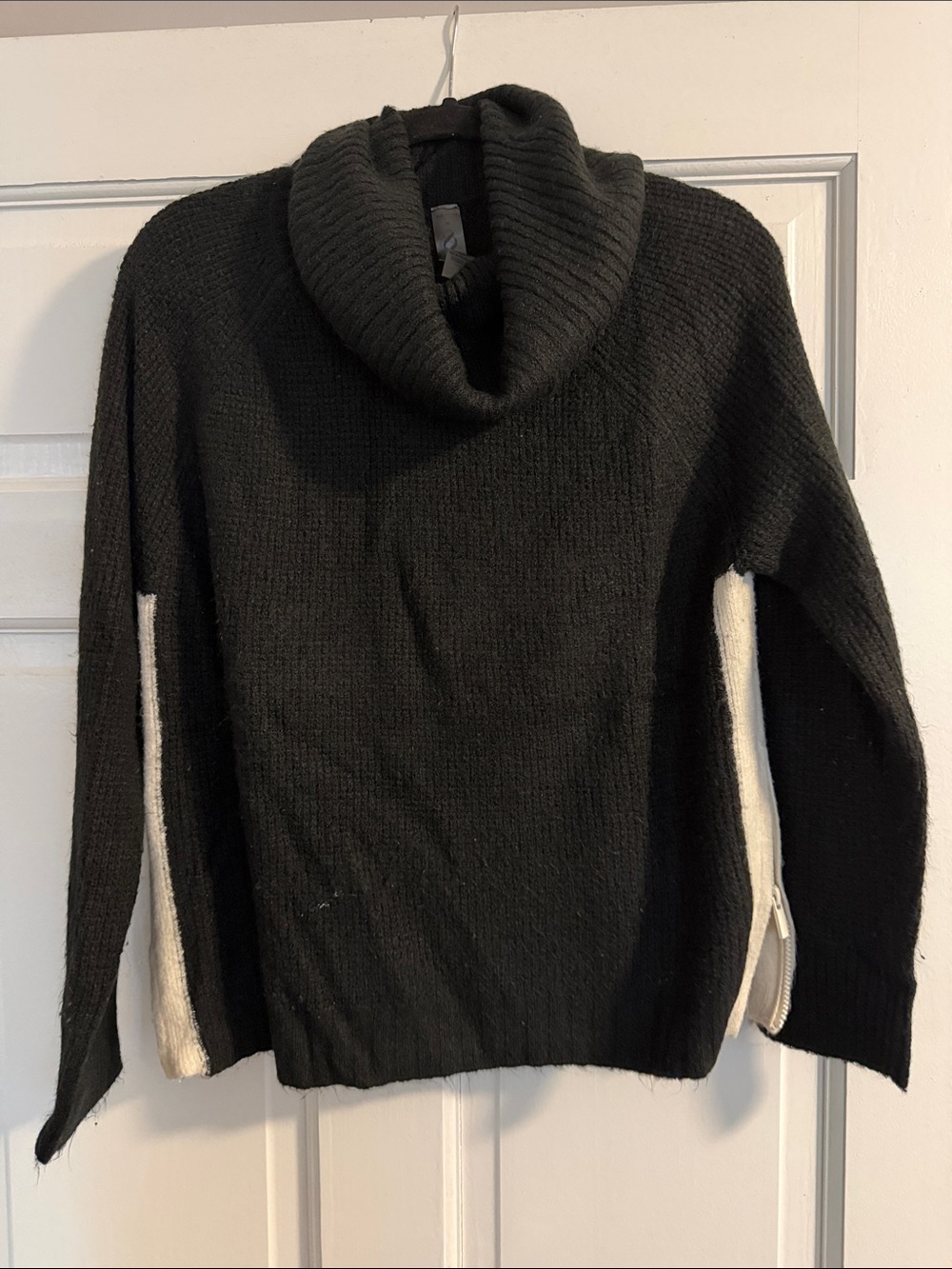 Lou & Grey Sweater with Side Zippers - Black/White